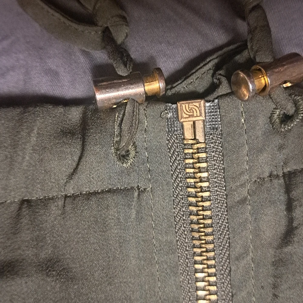 Hreen Zip-Up Jacket - Picture 4 of 4